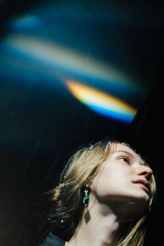 Эхо — взгляд вверх, радуга призмы и снег